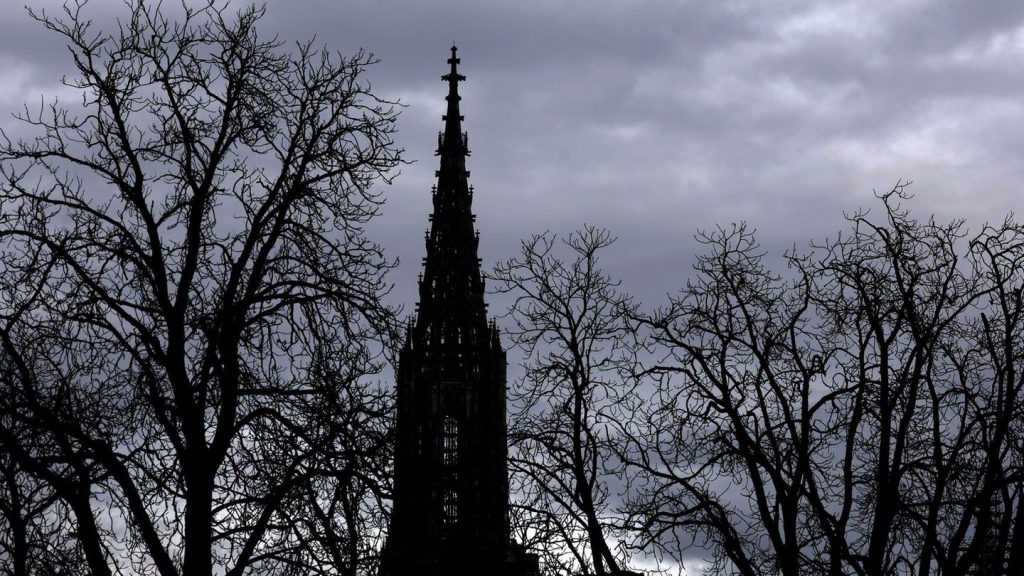 Unwetter: Blitz schlägt in Ulmer Münster ein - Experten prüfen Schäden
