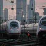 Deutsche Bahn: Mann spannt Hängematte in ICE auf – Zugbegleiterin ruft die Polizei