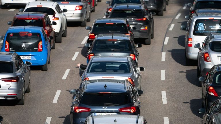 Urlauber brauchen viel Geduld: ADAC erwartet viel Stau zu Beginn der Pfingstferien