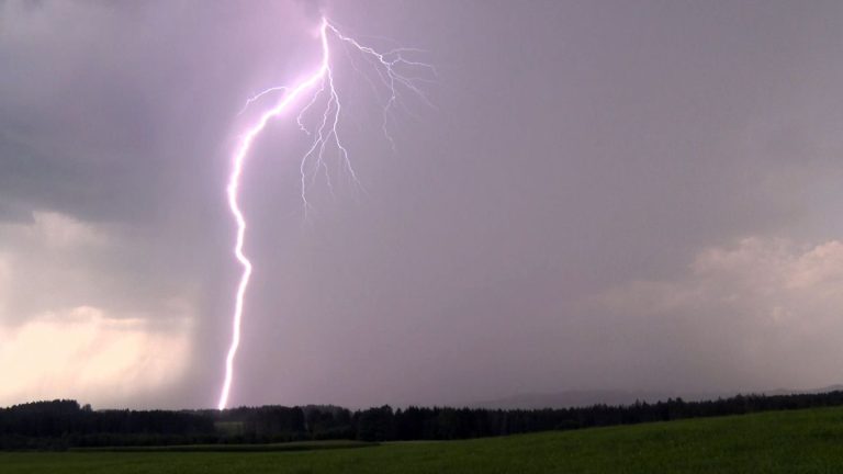 Gewitter: Mehrere Brände nach Blitzeinschlägen im Südwesten