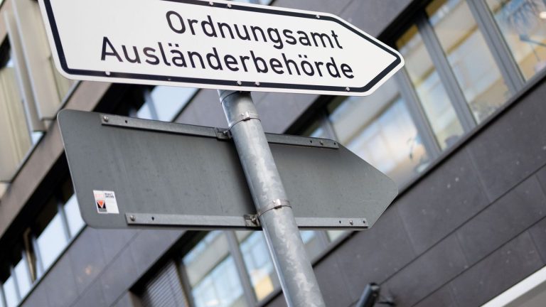 Verwaltung: Ministerium: Technische Probleme bei Ausländerbehörde gelöst