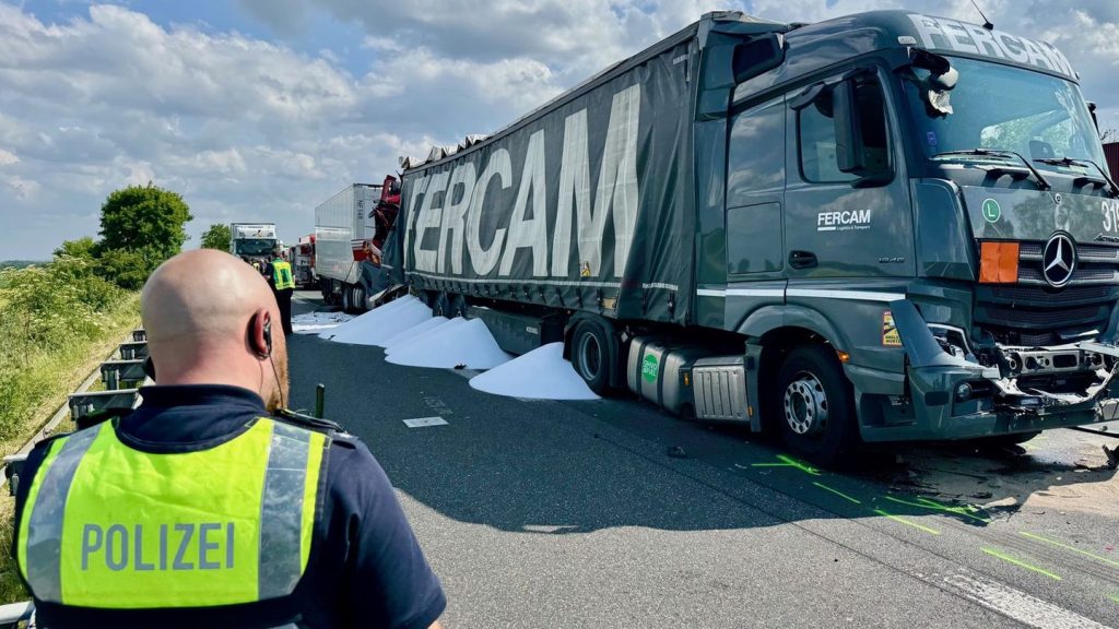 Unfälle: A61 nach tödlichem Lkw-Unfall wieder frei