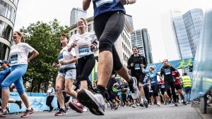 Firmenlauf: Joggen mit Kollegen: Zehntausende Teilnehmer beim Firmenlauf