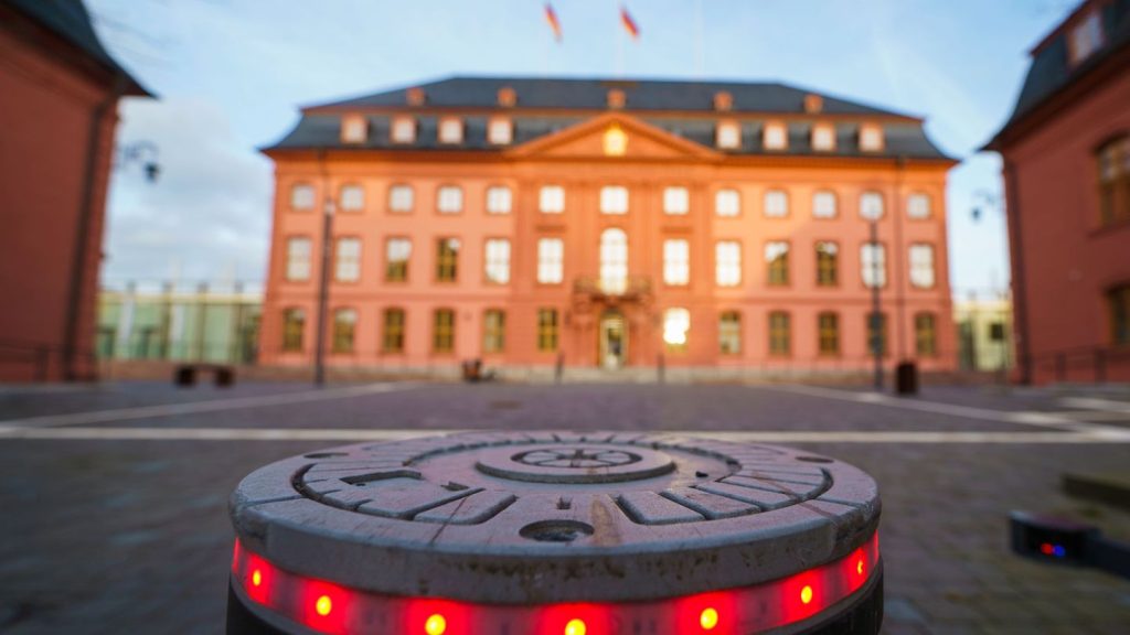 Demokratie: Härtere Gangart gegen Verfassungsfeinde