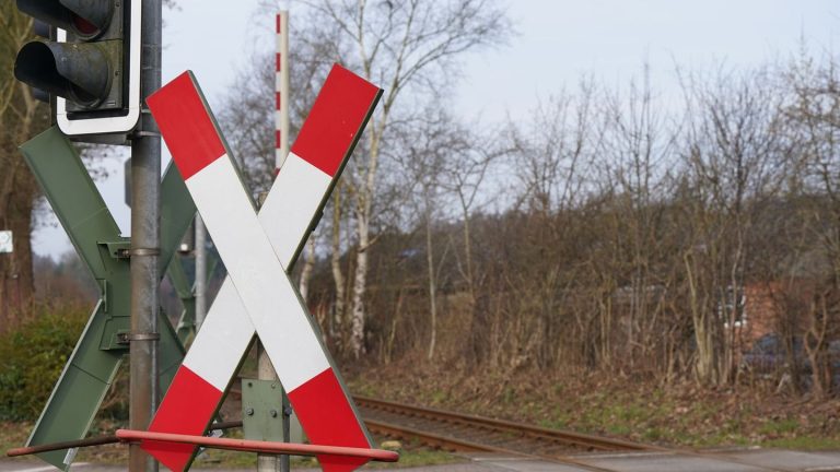 Notfälle: Tödlicher Unfall auf Bahnübergang in Schleswig-Holstein