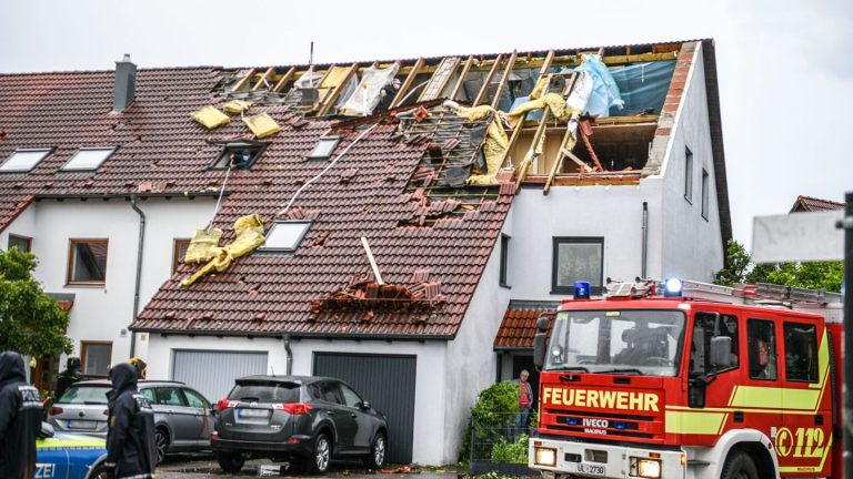 Unwetter: Häuser abgedeckt - DWD prüft möglichen Tornado im Südwesten
