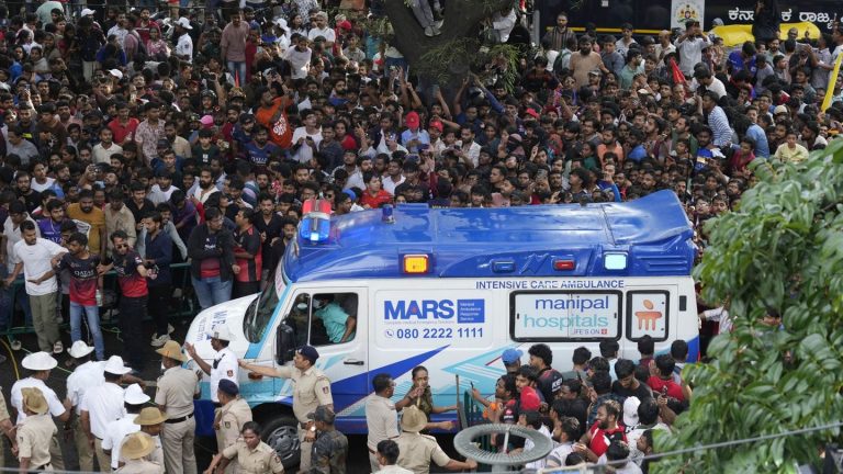 Massenpanik: Mindestens elf Tote nahe Kricket-Stadion in Indien