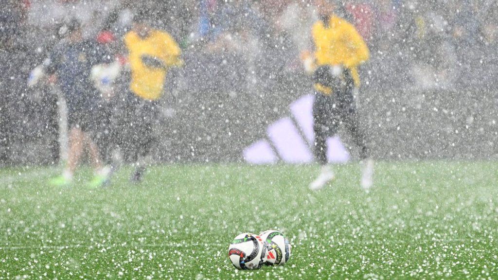 Wetter: Gewitter über Bayern - Fußball-Halbfinale startet verspätet