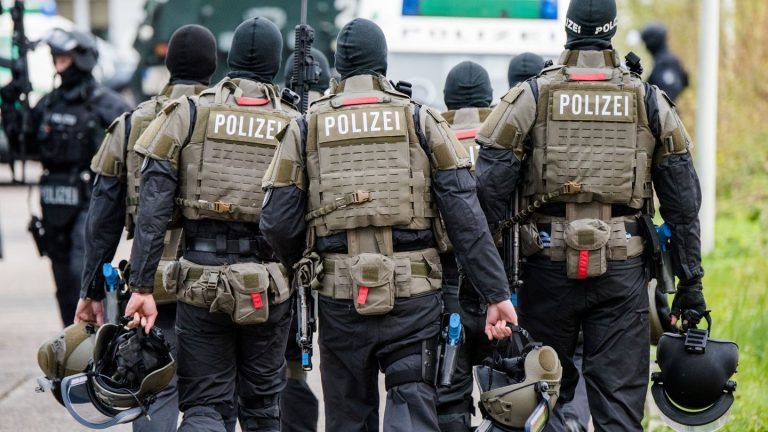 Durchsuchung: Mögliche Bedrohungslage - Wohnungsdurchsuchung in Remscheid