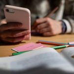 Medien, Gesundheit, Finanzen: Krankenkasse für mehr Alltag im Unterricht