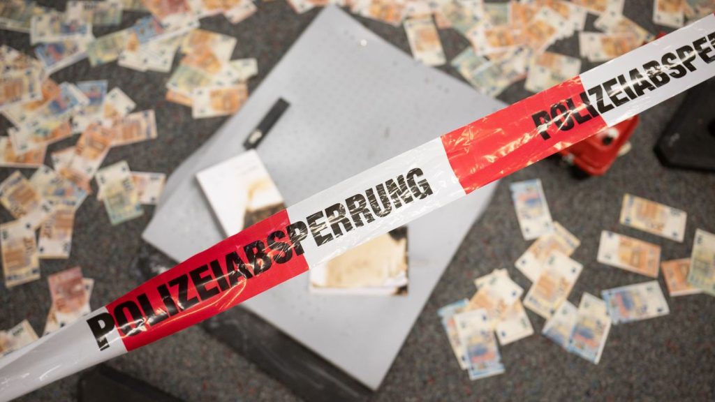 Serie von Sprengattacken: Millionenschaden bei Sprengattacken: Angeklagter schweigt