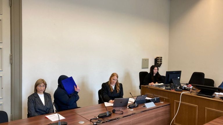 Kriminalität: Seniorin nachts im Bett überfallen - Angeklagter gesteht