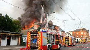 Brände: Ehemalige Staatsoperette in Dresden in Flammen
