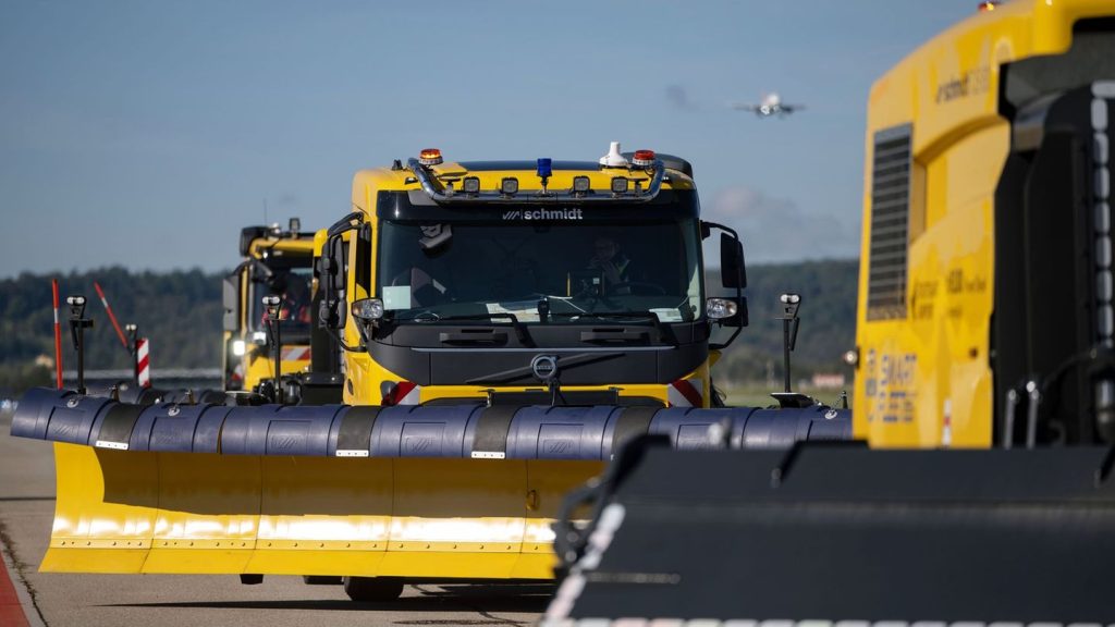 Luftverkehr: Machen selbstfahrende Schneepflüge den Flughafen sicherer?