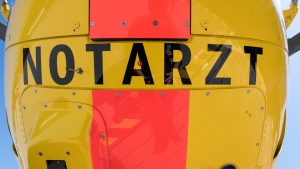 Verkehr: Auto erfasst zwei Kinder mit Fahrrädern - beide verletzt