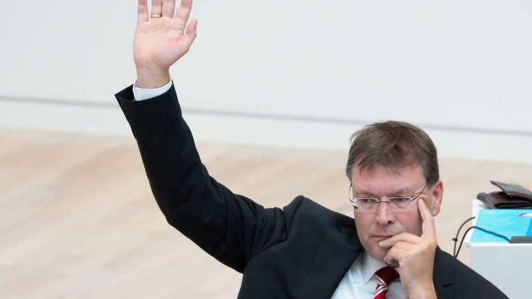 Koalitionsmehrheit: BSW-Abgeordneter lässt Ja zum Haushalt offen