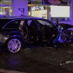 Verkehr: Auto überschlägt sich auf Kreuzung - vier Verletzte