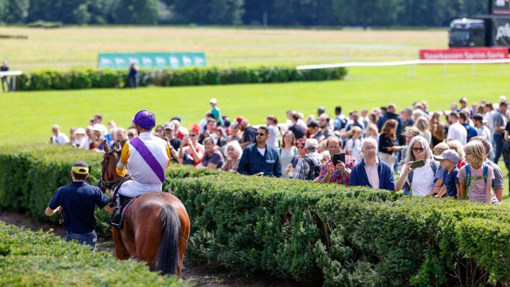 Pferderennen: Lady Charlotte gewinnt Diana-Trial in Hoppegarten