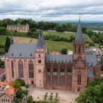 Baukunst: Besondere Kirche über dem Rhein feiert Geburtstag