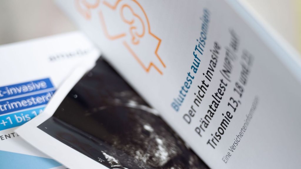 Gesundheit: Krankenkasse: Schwangere testen häufiger auf Gendefekte