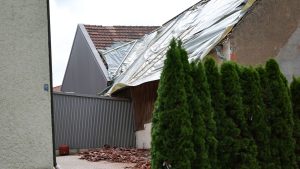 Unwetter: Nach Sturm in der Oberpfalz: Aufräumarbeiten beginnen