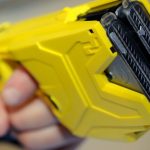 Innenminister Dobrindt will Bundespolizei mit Elektroschockgeräten ausstatten