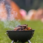 Stichflamme: Grillunfall: Jugendlicher verbrennt sich Gesicht