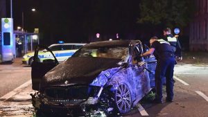 Oldenburger Stadtring: Fahrer fährt bei Autorennen gegen Haus - mehrere Verletzte