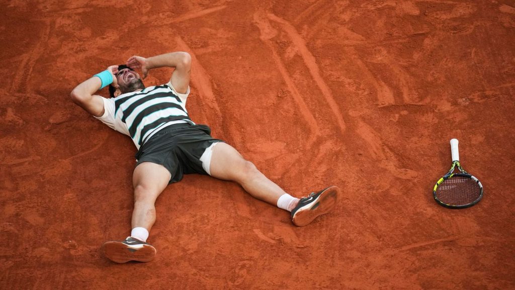 French Open: Episches Finale: Alcaraz ringt Sinner in Paris nieder
