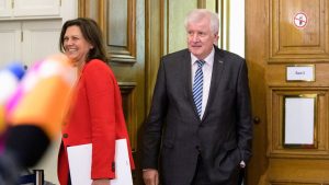 "Ilse an der ersten Stelle": Seehofer: Zeit reif für eine Bundespräsidentin