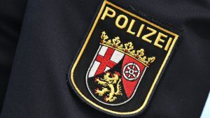 Pirmasens: Mann gefesselt und Rücken mit Hakenkreuz beschmiert