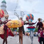 Straßenumzug: Karneval der Kulturen tanzt im Osten Berlins