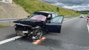 Landkreis Hildesheim: Betrunkener Fahrer überholt auf A7 rechts - Krankenhaus