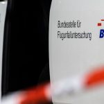 Luftverkehr: Bundesstelle ermittelt nach Notlandung auf Garagendach