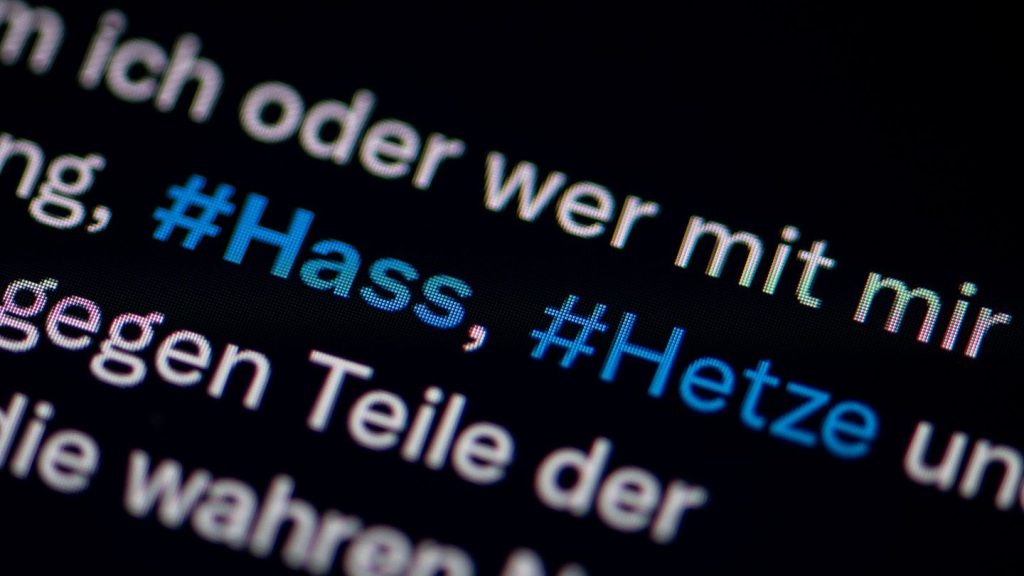 Deepfakes im Netz: Nicht nur Hetze: Beratungsbedarf zu digitaler Gewalt