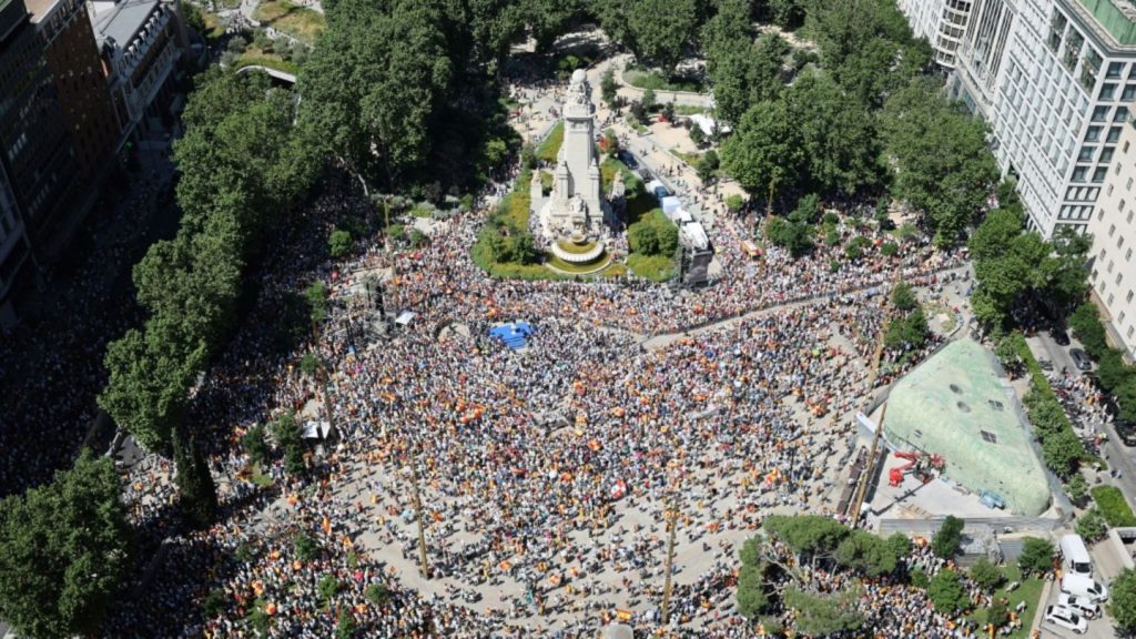 Zehntausende demonstrieren in Madrid gegen Spaniens Regierung