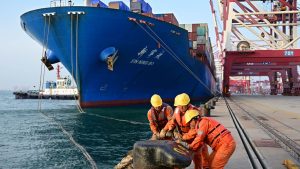 Welthandel: Zollstreit: Chinas Handel mit USA bricht deutlich ein