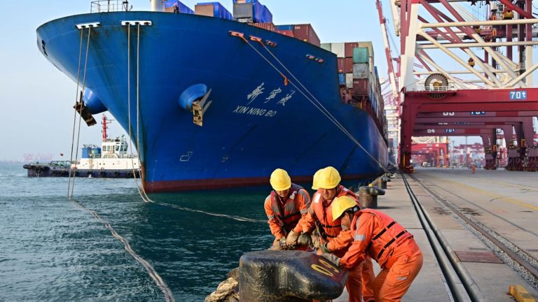 Welthandel: Zollstreit: Chinas Handel mit USA bricht deutlich ein