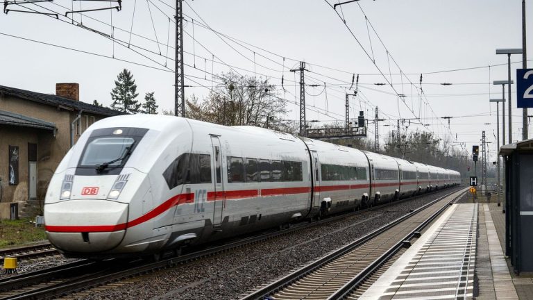 Schienen-Fernverkehr: Bahn verjüngt Flotte – Fahrgastverband warnt vor Engpässen