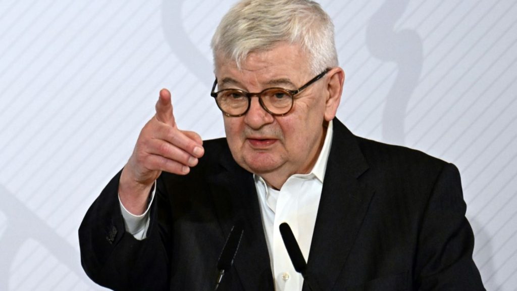 Früherer Vizekanzler Fischer fordert Wehrpflicht
