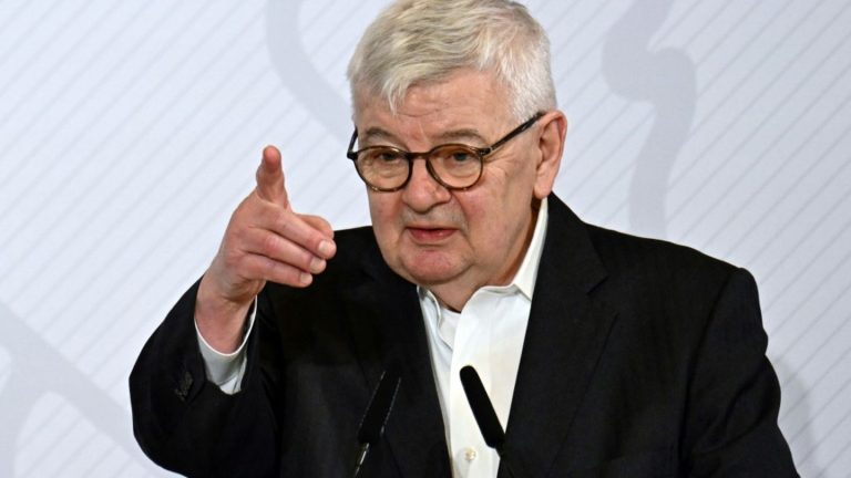 Früherer Vizekanzler Fischer fordert Wehrpflicht