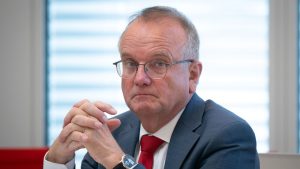 Infrastruktur: Verkehrsminister hält nichts von Tempolimit auf Autobahnen