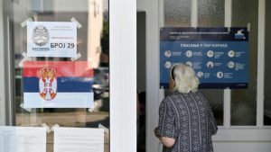 Kommunalwahl in Serbien: Regierungslager und Opposition reklamieren Sieg beide für sich