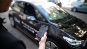 Fahrdienste: Illegales Vorgehen bei Mietwagenfirmen? Land berät Vorgehen