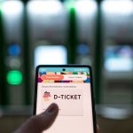 Fahren im Nahverkehr: Deutschlandticket auch nach Preiserhöhung beliebt