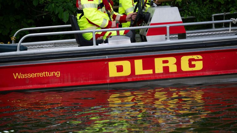 Notfälle: Suche nach Mensch in Aileswasensee - Retter werten Sonar aus