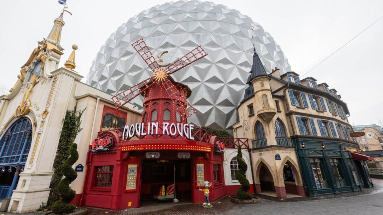 Hinter den Kulissen: Friedhof und Kajakstation - Kurioses im Europa-Park
