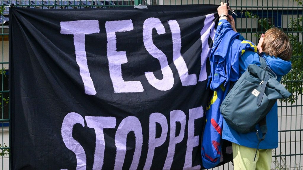 Neuer Wasservertrag: Bündnis protestiert gegen Wasserverbrauch von Tesla