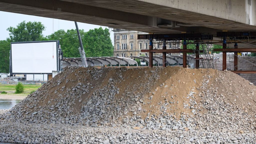 Brückenabriss in Dresden: Abbruch der Carolabrücke geht weiter