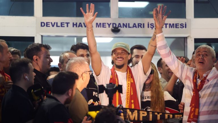 Fußball: Sané in Istanbul begeistert empfangen: "Freue mich mega"